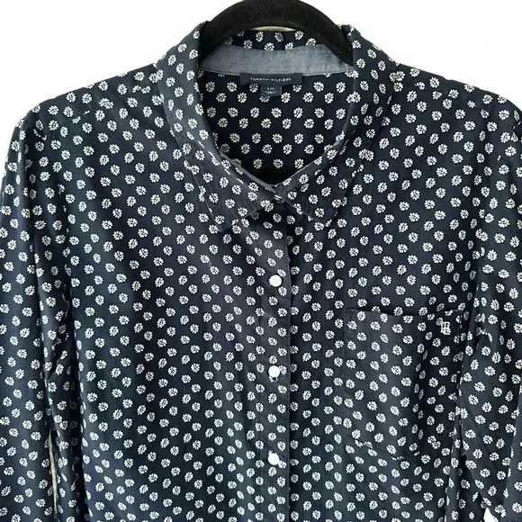TOMMY HILFIGER | NWOT | WOMEN’S NAVY BLUE PRINT LONG SLEEVED SHIRT | SIZE: LRG - Picture 2 of 12